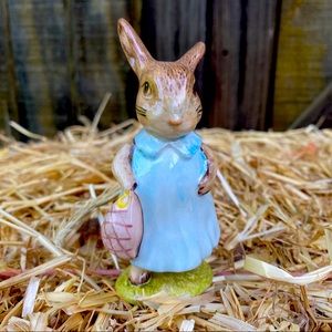 🐰🐰SOLD🐰🐰Royal Albert Mrs. Flopsy Bunny ceramic figurine